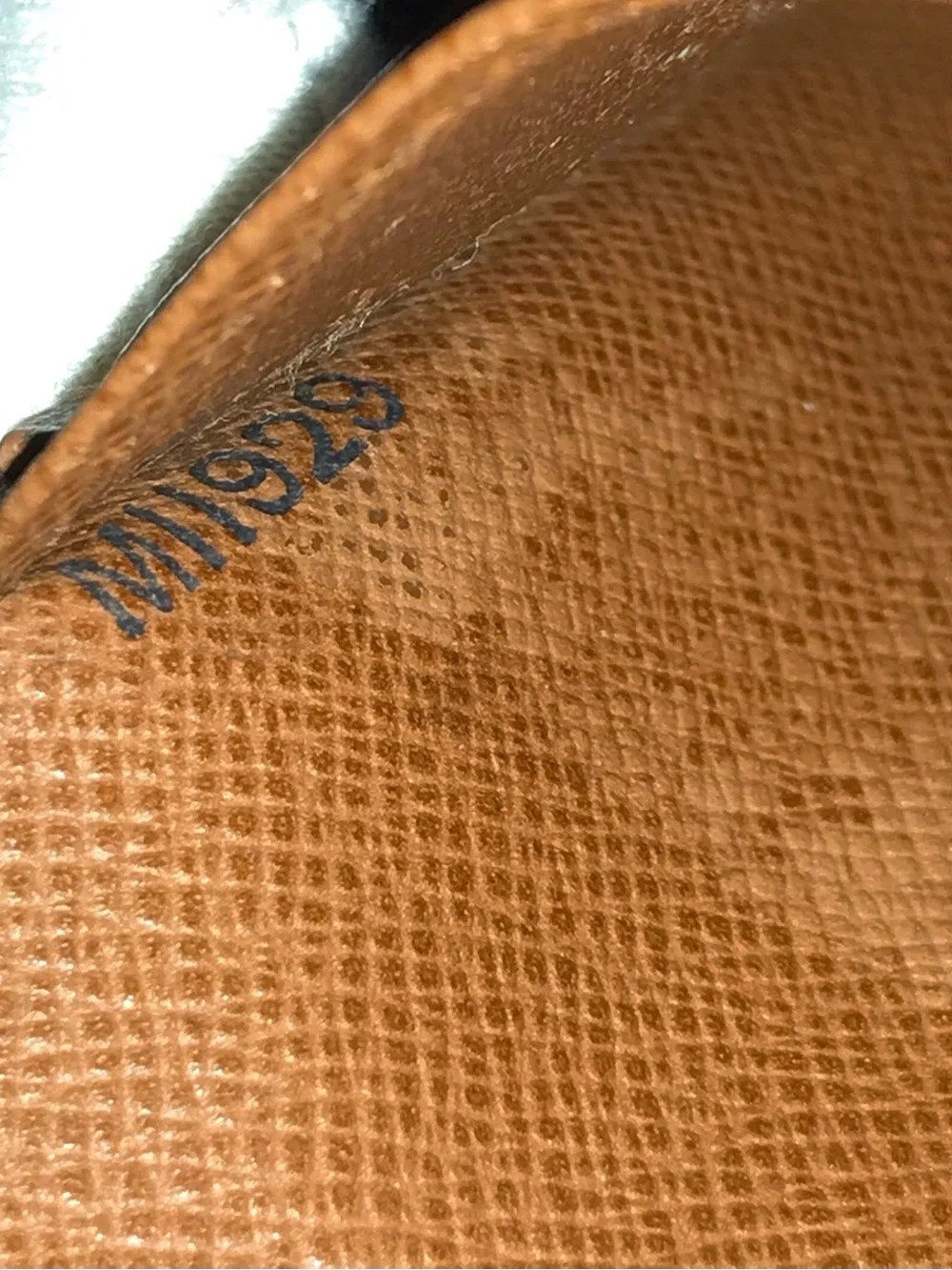 ✅AUTHENTIC FREE LV KISSLOCK WALLET FREE WITH SHOULDER BAG PURCHASE